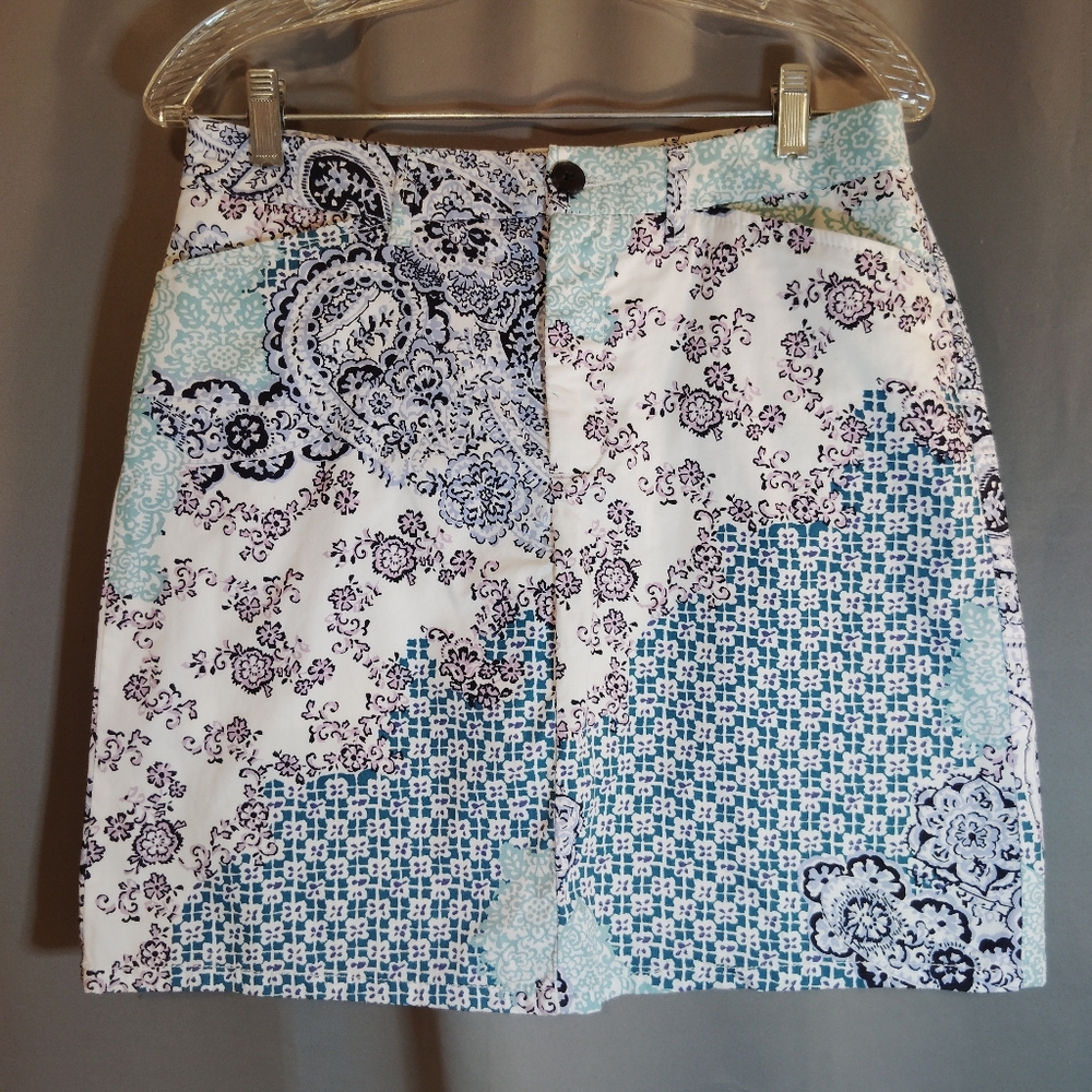 croft & barrow White and Light Blue Patterned Asymmetrical Skirt